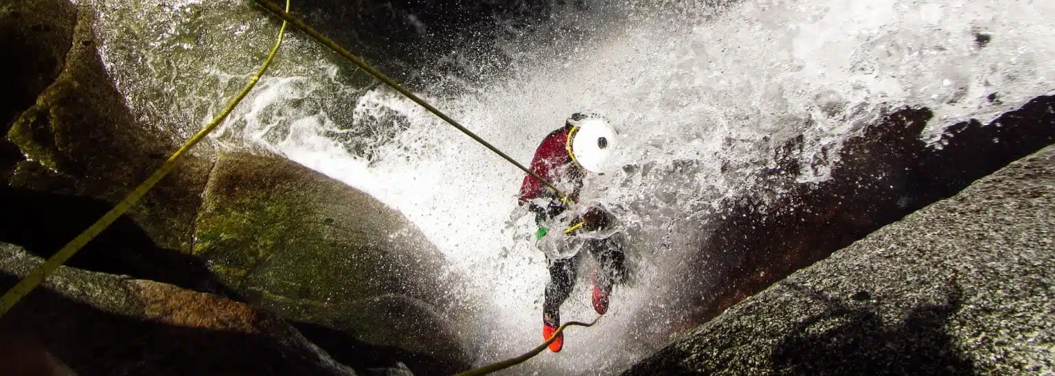 Canyoning dans le 66 - rappel dans le canyon de Molitg