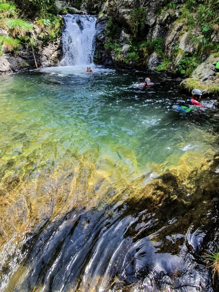 Les couleurs de l'eau du canyon des Encantats