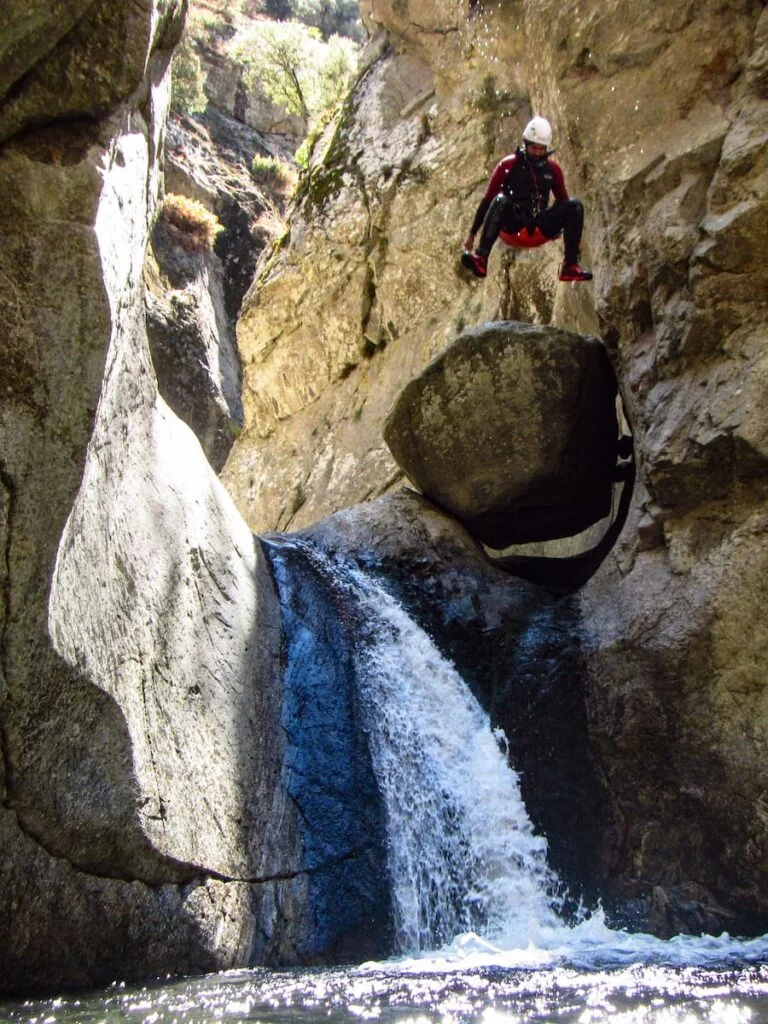 Saut dans le canyon du Llech